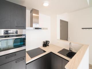 Bright Urban Pad for 8 with City Views - 3