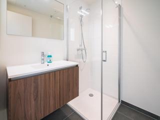 Exquisite Apartment with Cityview Balcony - 2