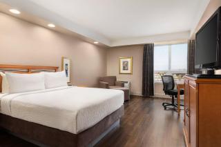 Grand Hotel & Conference Centre Calgary Airport, an Ascend Collection Hotel - Calgary - 5