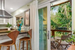 Seattle Retreat | Sauna, 3BR Sleeps 11, Forest - 6