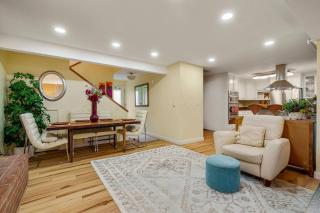 Seattle Retreat | Sauna, 3BR Sleeps 11, Forest - 5