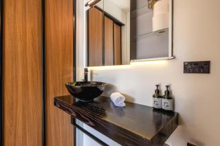 Wharetana Bay Villa with private walkway to beach! - 2