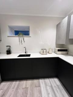 Hampton Court Retreat - Free Parking - Pool Table - 2