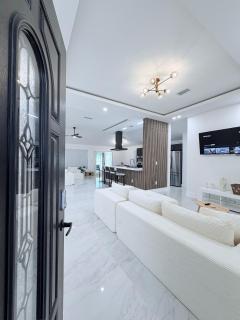 Lux Private Home minutes from the Beach - 0