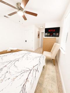 Entire Spacious and Beautiful 5 Bedroom House - 3