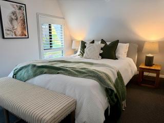 Maleny Chalet with Spectacular Glasshouse Mtn Views - 9