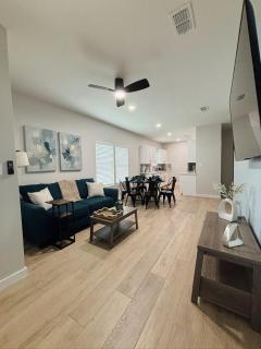 Pierce Haven, Modern Retreat with Private Patio - 0