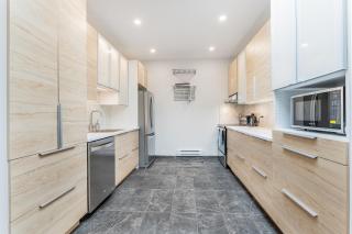Modern and Spacious 3 Bedroom Condo - 9