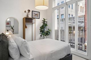 Chic 2-Bed Apartment in Melbourne CBD - 1
