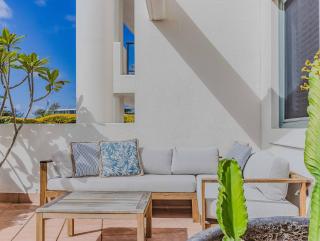 Bay Royal Apartment 2 - Opposite Main Beach & Heated Pool! - 4