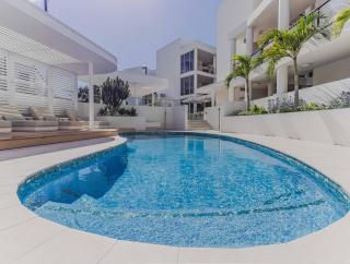 Bay Royal Apartment 2 - Opposite Main Beach & Heated Pool! - 9