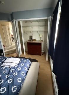 Marmot Nest Queen room with shared bathroom - 1