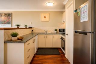 98 Steps To The Beach - Retreat with Pool Access - 8