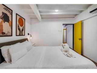 Sofia 1BHK in Khar W by Square One Stays - 8