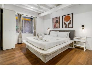 Sofia 1BHK in Khar W by Square One Stays - 2