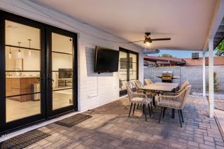 Modern Desert Oasis - Shuffleboard Hiking Pool Putting green - 3