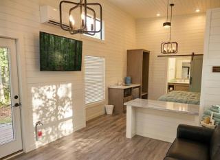 TH24 Midnight Moon Tiny Home - 15 min to Sedona - 6