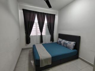 Sadiyra Homestay next to Alamanda Mall, Netflix & Wifi - 8