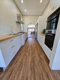 Mulberry Villa Holiday Home - 9