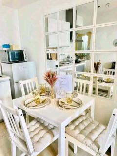 Urban Oasis at Azure Resort Condinium 20 min from airport - 3