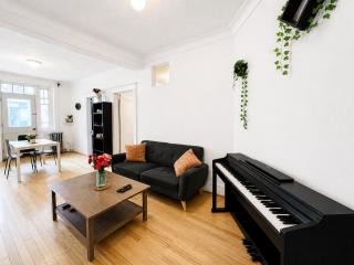 Bright 2BR Apartment Near McGill With Piano - 2