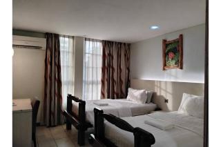 Townhouse 900 Inn - 7