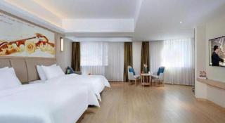 Vienna Hotel Sichuan Ganzi 318 National Highway Yajiang - 2