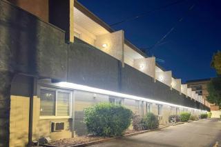 Econo Lodge Motel Village - 9