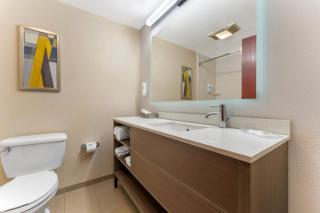 Comfort Suites Pittsburgh Airport - 2