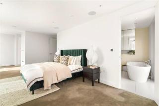 Stylish 2-Bedroom Flat in the Heart of Cambridge - 4