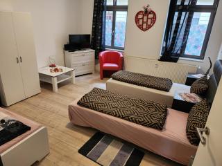 MD, FeWo Deluxe Best in Preis- Leistung , EG, 1 Einelbett, 1 Qeensize Doppelbett 1 Romantikzimmer 79 qm - 1