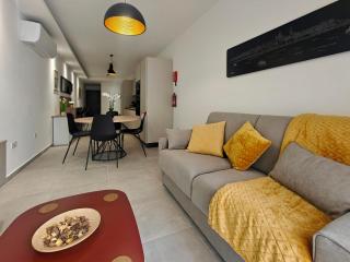 Spacious and Modern Apartment with Balcony in Gzira - Close to Manoel Island - 3