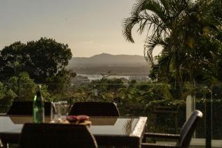 Prime Location, Views & Sunsets, Walk to Hastings - 9