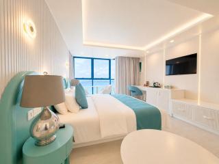 Rise & Shine Hotel - 8