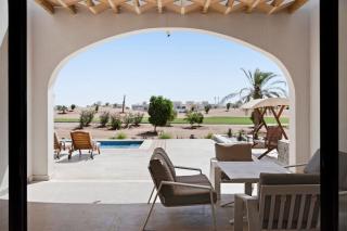 Designer Golf villa - Heated Pool & Serene views - 8