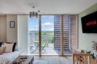 Elegant City Centre Apartment • Balcony • Parking - 8