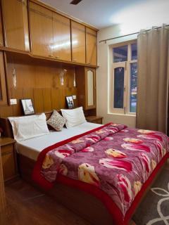 Eakanntam Homestay Kasauli 2Bhk With Kitchen Garden Best For Families and Couples With Sunset View - 4