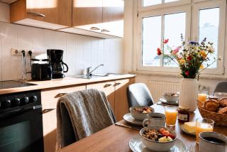 Ruhiges & modernes 5-Personen Apartment mit Boxspringbetten, Smart-TV, Wlan und Balkon - 6