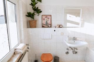 Ruhiges & modernes 5-Personen Apartment mit Boxspringbetten, Smart-TV, Wlan und Balkon - 4