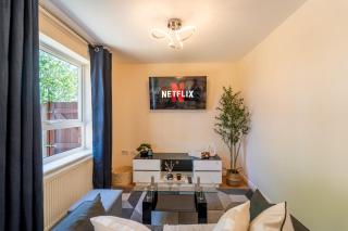 Premium Central House- Sleeps 9 - Garden - Parking - 7