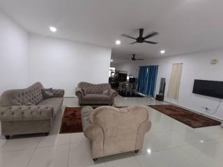 D'ROSE HOMESTAY 3 Rooms - 4