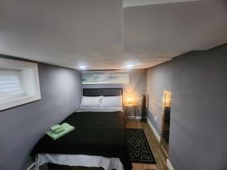 Traveler's Dream 1BR - Airport, Shopping &NYC Access - 3