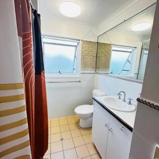 Mid-Century Suite Kangaroo Point - 1BR Apartment, Walk to CBD, River & The Gabba - 3