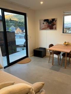 Modern, Cosy Apartment in Peaceful Area with Mountain Views - 3
