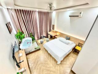 Dr402 Modern Studio W Bathtub and City Views - 6