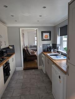Spacious 3 bed house near beach! - 9