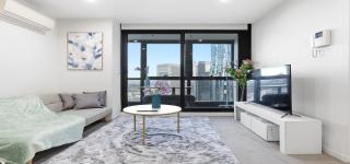 Level 37 Luxe 3BR CBD Apartment with Pool, Gym & Spa - 0