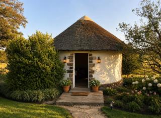 The Thatched Hideaway - 2