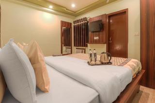 HOTEL DWARKADHEESH - 1
