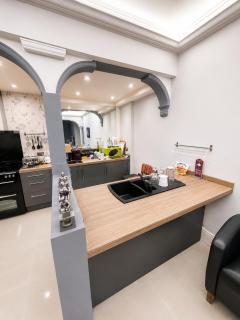Gresham Apartment - 1